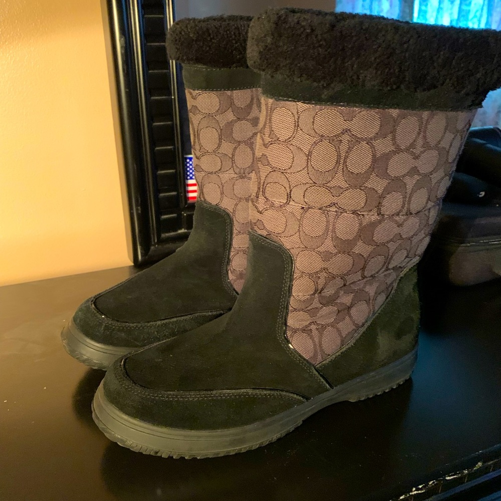 Black winter boots
